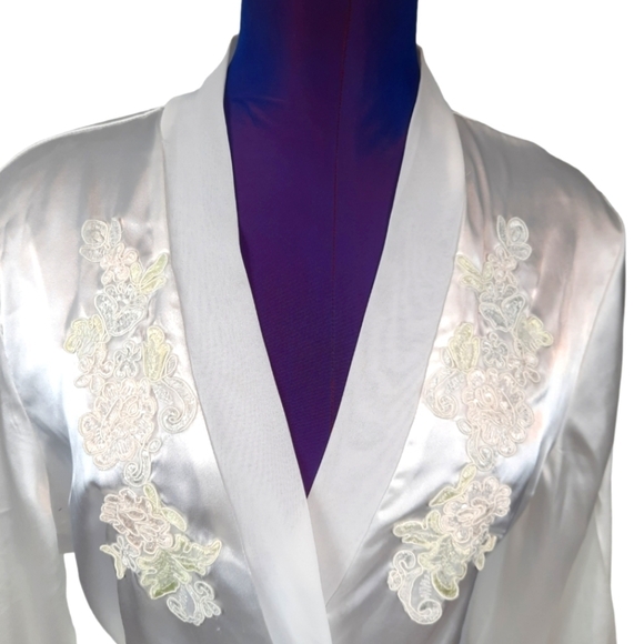 Vintage Linea Donatella White Satin Robe Floral Sequin Embroidered Size … - Picture 4 of 13